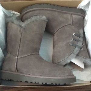 NWT Grey Uggs! 🌸